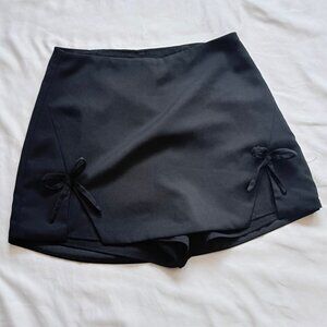 Black Skort with Cute Tie Front & Slit - Great Condition Mob Wife Women's Small